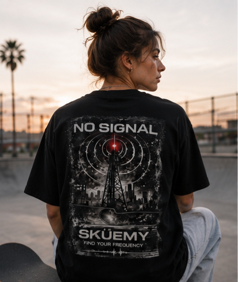 Sküemy No Signal Tee – Find Your Frequency